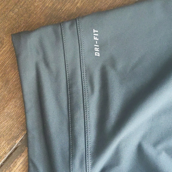 Nike Dri-Fit Gray Crop Pants/Leggings - Medium - Picture 4 of 7